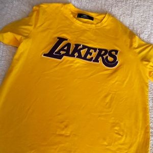 Yellow Pro Standard size Large Lakers t-shirt